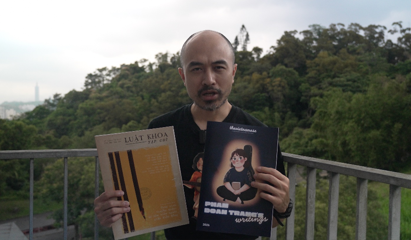 Trịnh Hữu Long holding an issue of Luật Khoa Magazine, the poster frame for the film sample.